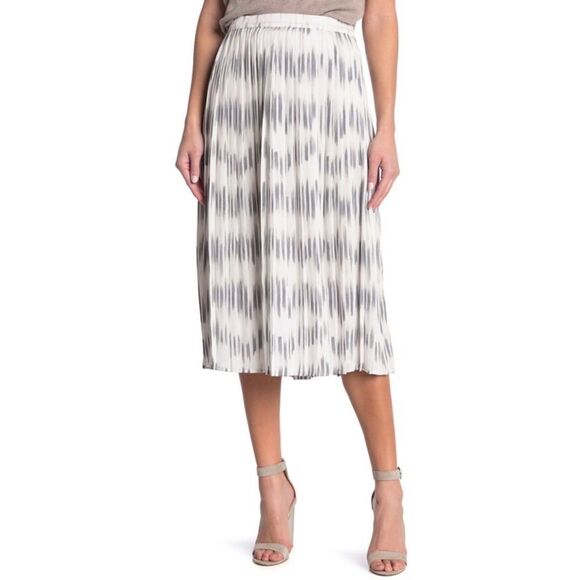 Brochu Walker Eve Pleated Printed Mid Length Skirt in Ardaite White/Gray Combo - Picture 2 of 5